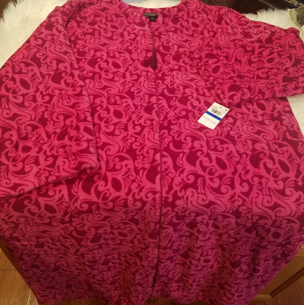 NWT Miss Elaine Robe
